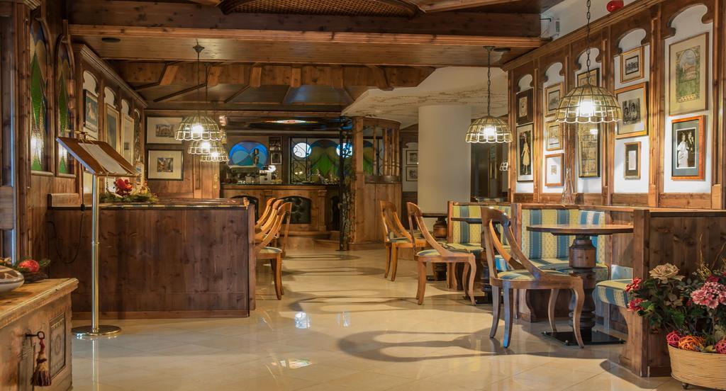 Hotel Ai Pini Vigo di Fassa Dış mekan fotoğraf